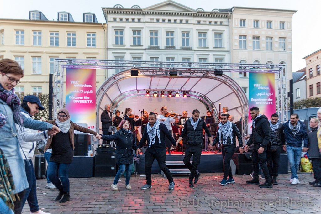 Tanz der Kulturen Dance of Cultures Vielfalt erleben - Schwerin
