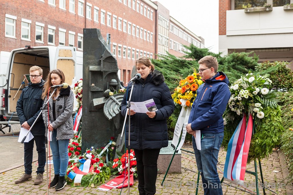 Offizielle Mahn- und Gedenkveranstattung der Stadt Kiel mit Kran