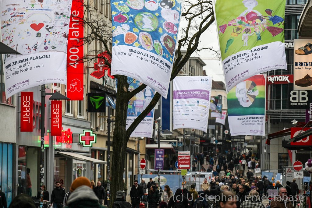 Kiel zeigt Flagge gegen Rassismus