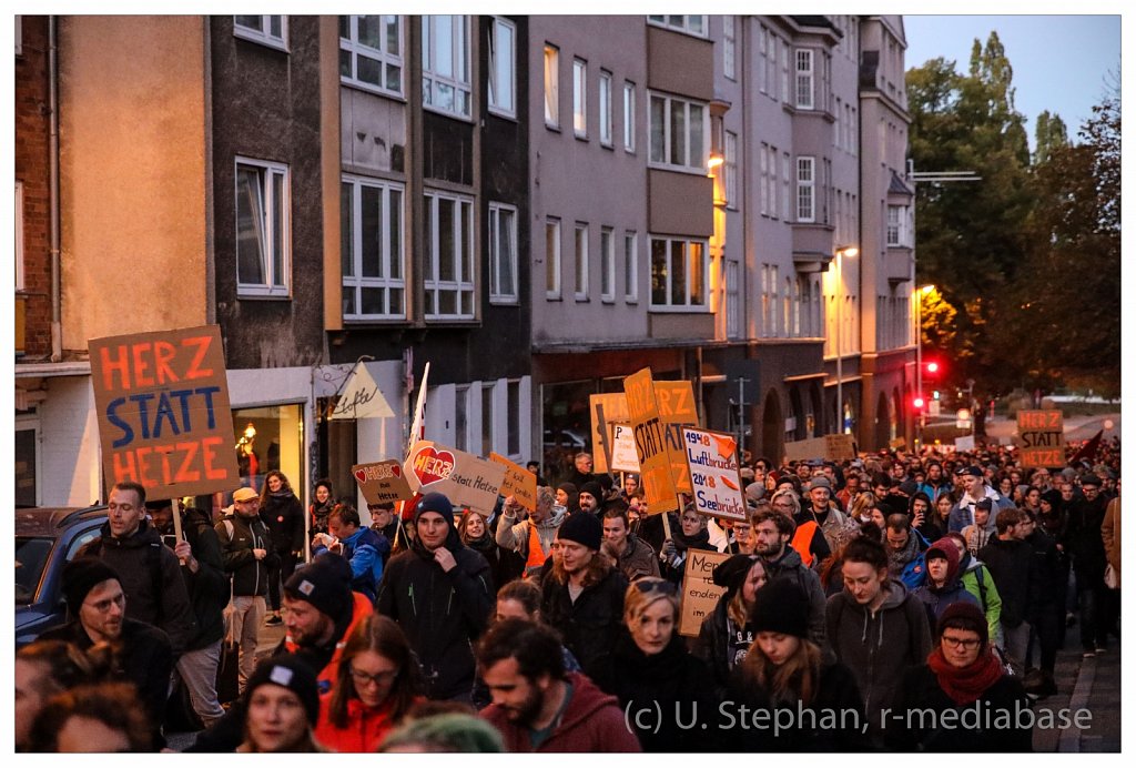 Kiel als Sicherer Hafen - Seebr?cken-Demonstration in Kiel